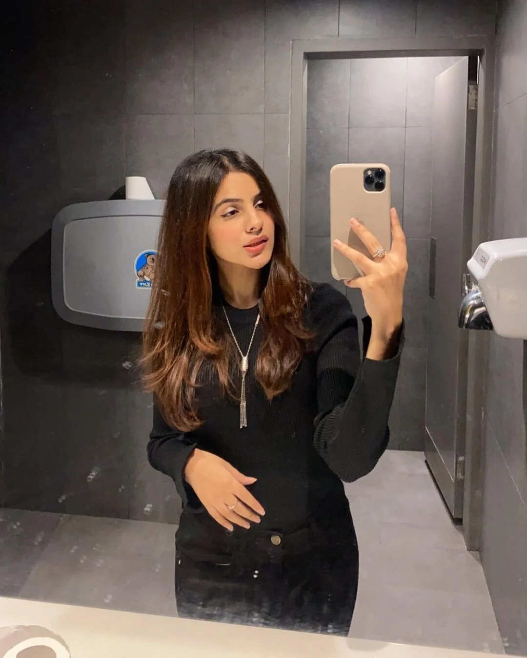 Best Rajwada escorts available in Lucknow